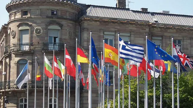 42098322520_249c2ee734_z Flags flying